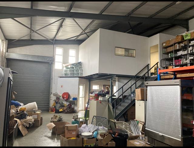 300M² WAREHOUSE RENTED IN CAPRICORN